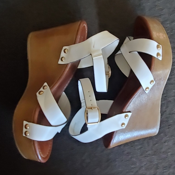 Wedge - Picture 3 of 3